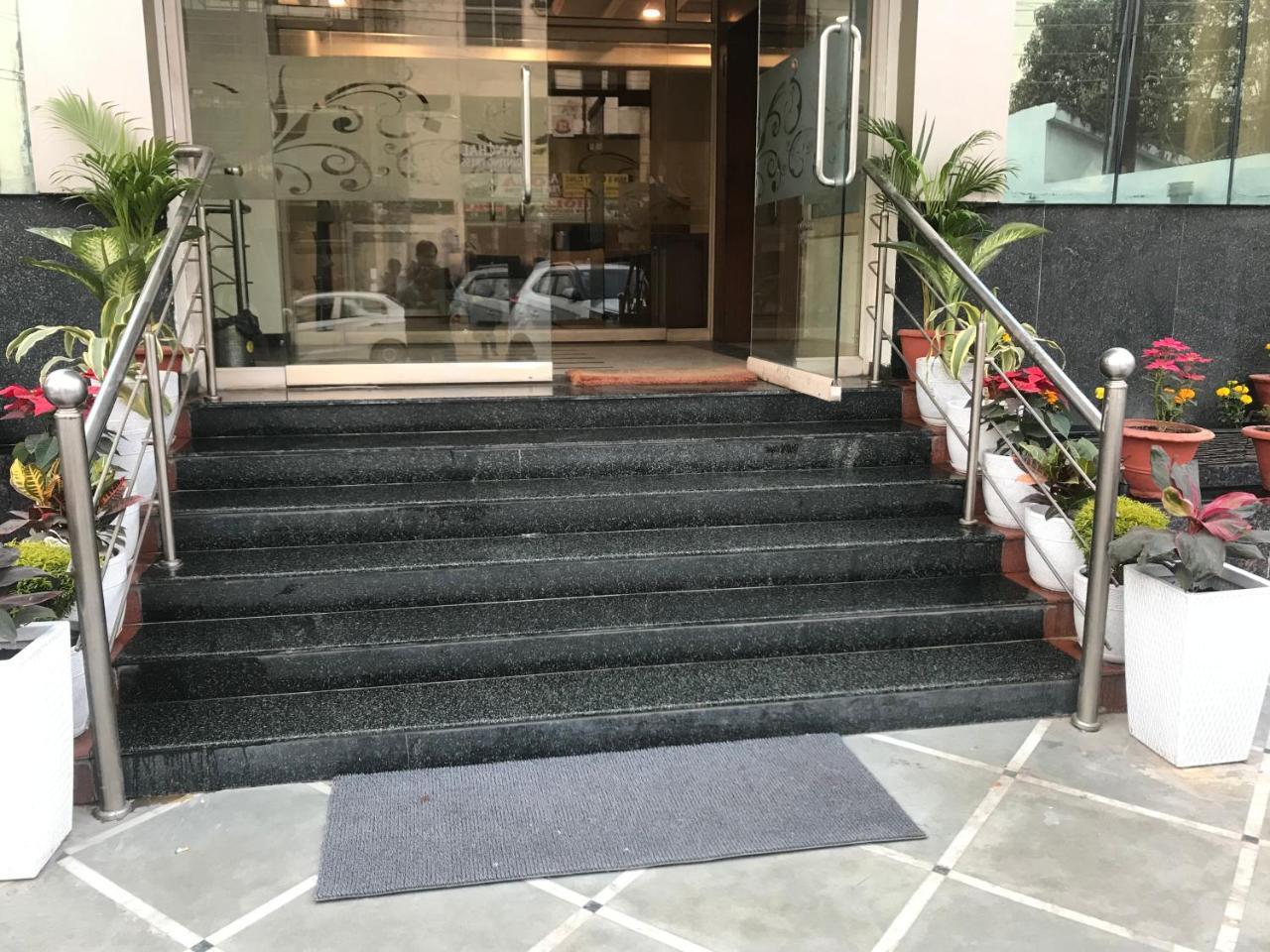 Hotel Sunrise Inn Lucknow Dış mekan fotoğraf